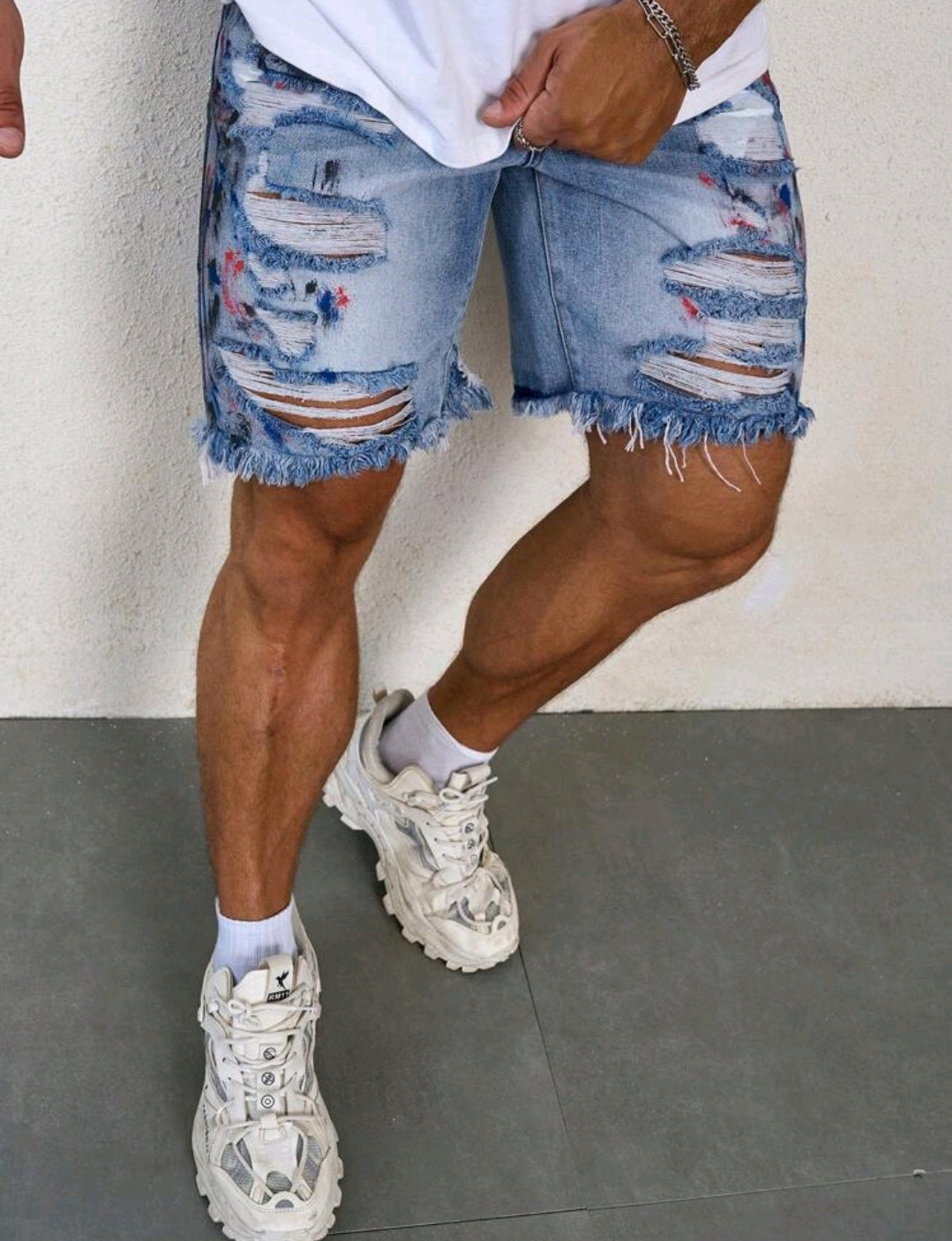 MEN DISTRESSED DENIM SHORT WITH POCKETS