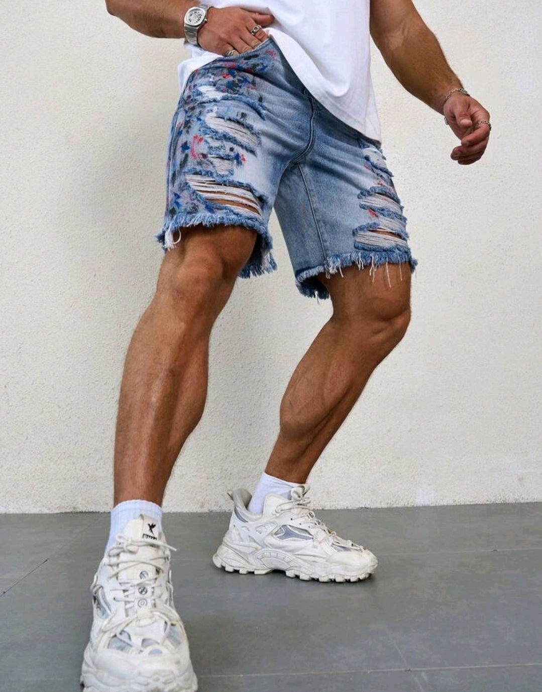 MEN DISTRESSED DENIM SHORT WITH POCKETS
